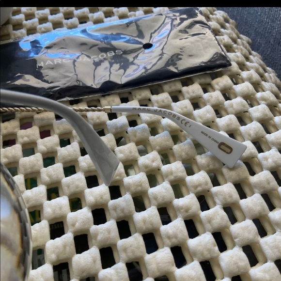 Sunglasses - Picture 7 of 9